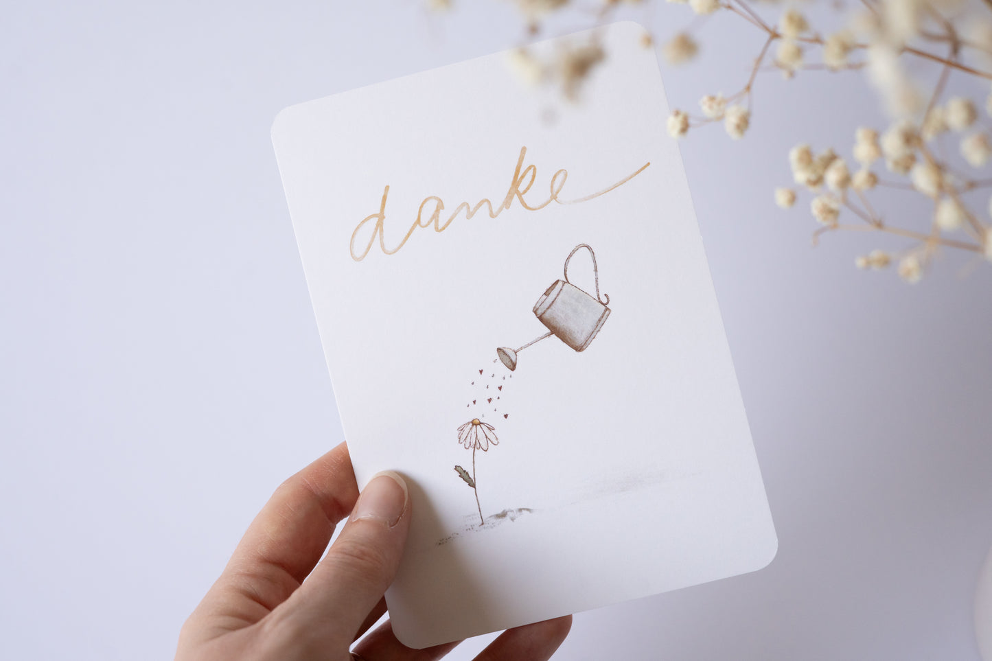 Postkarte Danke mit Illustration einer Blume und Gießkanne – zarte Dankeskarte