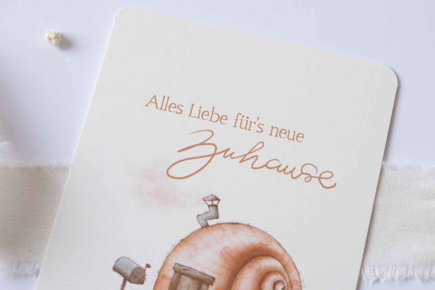 Postkarte mit Illustration eines Schneckenhauses und dem Text „Alles Liebe fürs neue Zuhause“ – Grußkarte zum Einzug oder Umzug